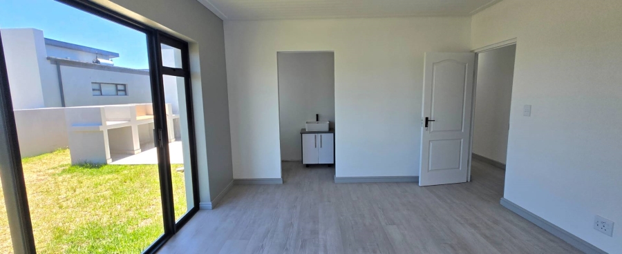 5 Bedroom Property for Sale in Kleinbaai Western Cape